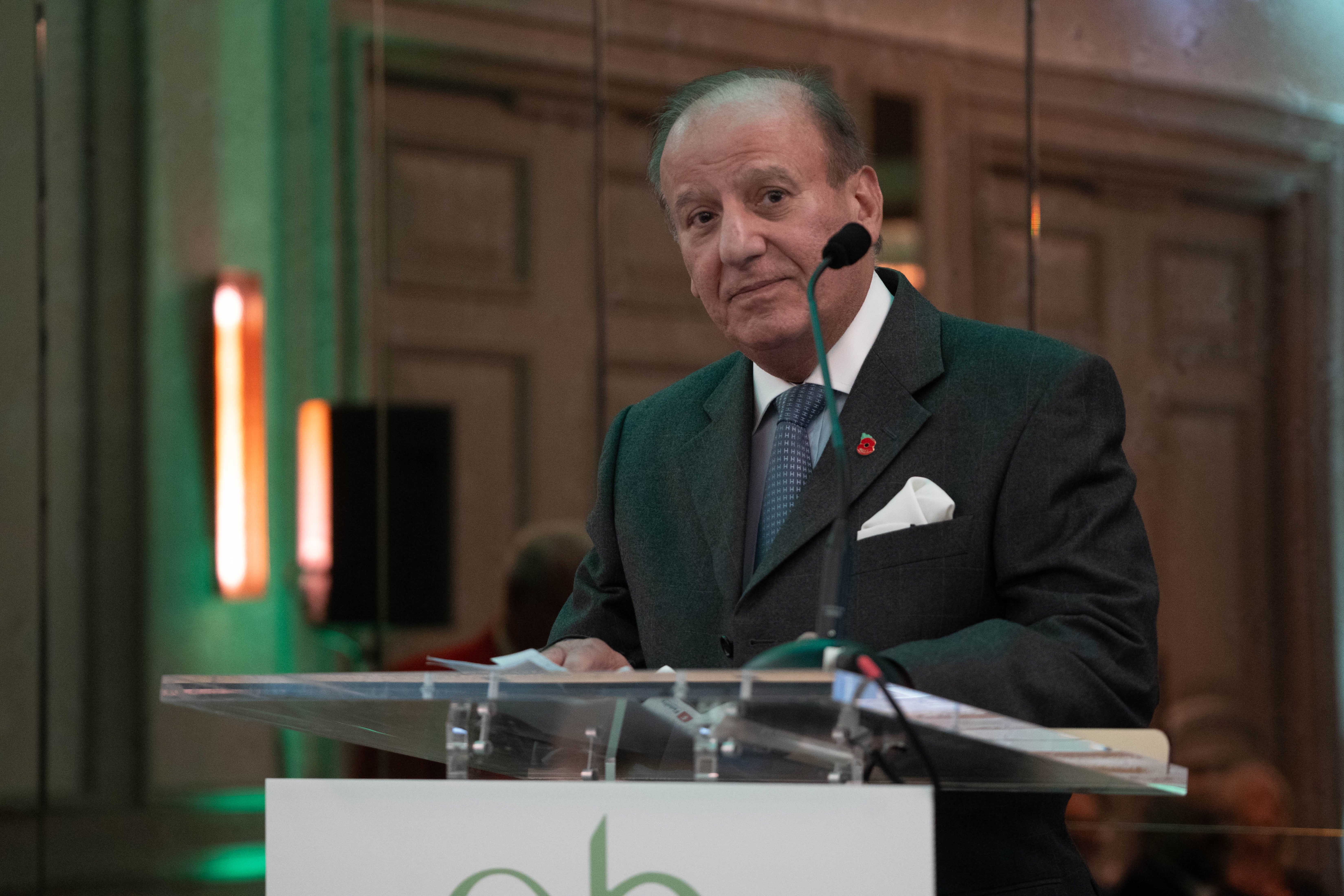  Dr Yousef Al Awadi on receiving the award for distinguished service to Arab banking